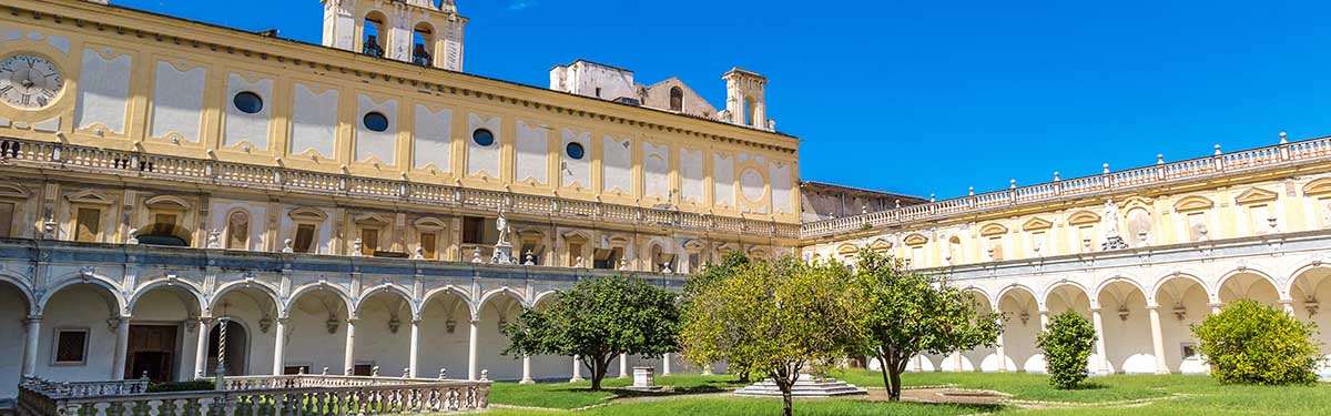 Innenhof der Certosa di San Martino